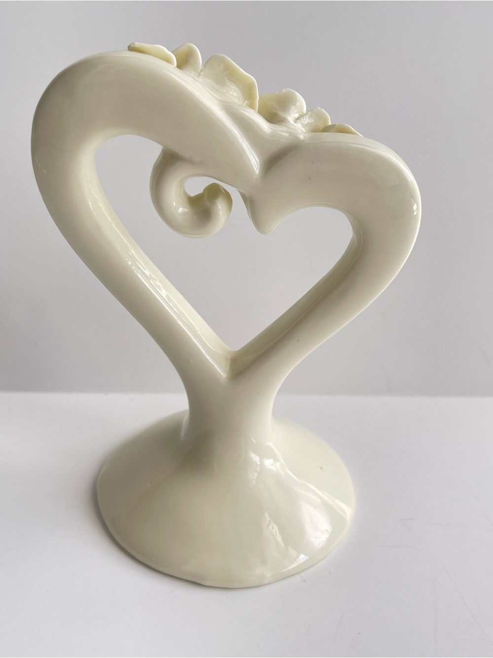 50th Anniversary Cream Ceramic Heart Figurine with Roses - Picture 4 of 5
